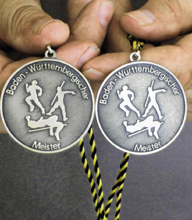 Frisch eingetroffen: Die Medaillen, f...lbmarathon am 9. Juni in Brunlingen.   | Foto: Minzer