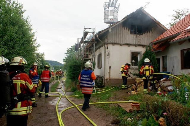 Feuer zerstört altes Bahnwärterhaus – 150.000 Euro Schaden
