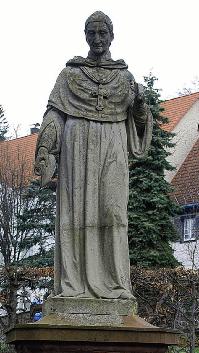 Die Statue des Frstabts Martin Gerbert in Bonndorf vor der Restauration.   | Foto: Archivbild: Regina Folkerts