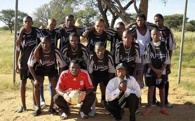 ber neue Trikots<ZAM-BlindText>, die ...ballteam aus Otjiwarongo in Namibia.   | Foto: privat