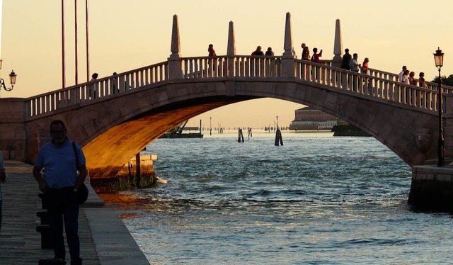 Ein Muss, auch fr Radler: Venedig und seine ungezhlten Brcken  | Foto: Niklas Arnegger