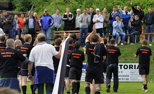 Der FC Simonswald feierte vor einem Ja... erneut in der Aufstiegsrunde stehen.   | Foto: Claus Zimmermann