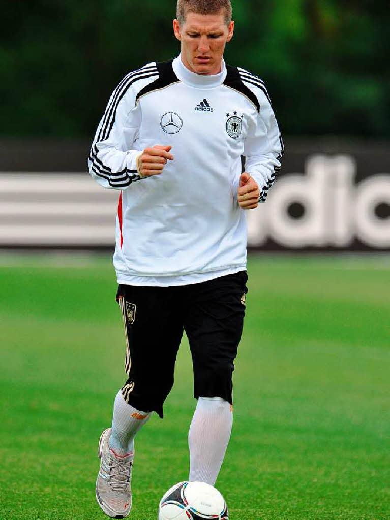 EM 2012:  Im Finale der Champions League hat sich Bastian Schweinsteigers verletzt. Die Blessur bescherte den deutschen Fans eine Neuauflage der Debatte um die „Wade der Nation“.
