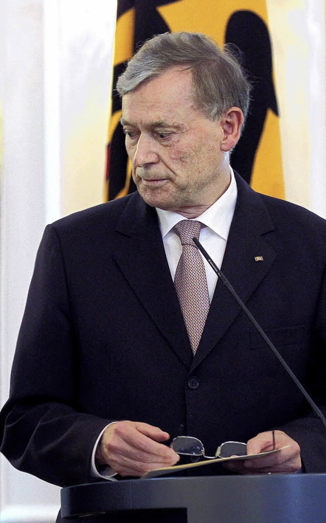 Pltzlich ist der Skandal da: Horst K...rat darum als Bundesprsident zurck.   | Foto: dpa/AfP/BZ (2)