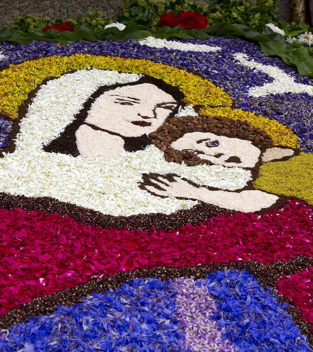 Viele Bltenbltter bildeten in Oberwi...das Bild von Maria und dem Jesuskind.   | Foto: Daniel Fleig