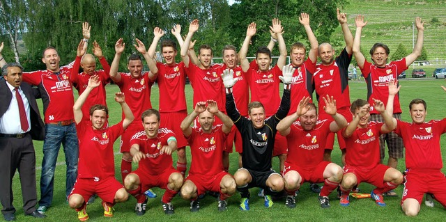 Die Freude beim Sportverein Achkarren ...ro. Unser Bild zeigt das Meisterteam.  | Foto: benjamin bohn