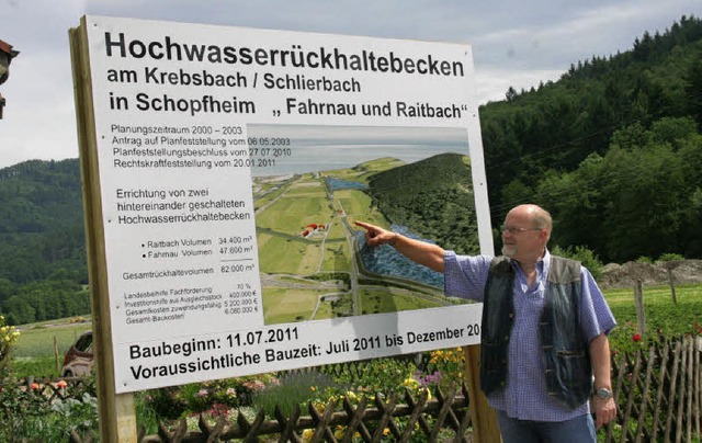 Mit einer Informationstafel informiert...rckhaltebecken Raitbach und Fahrnau.   | Foto: Marlies Jung-Knoblich