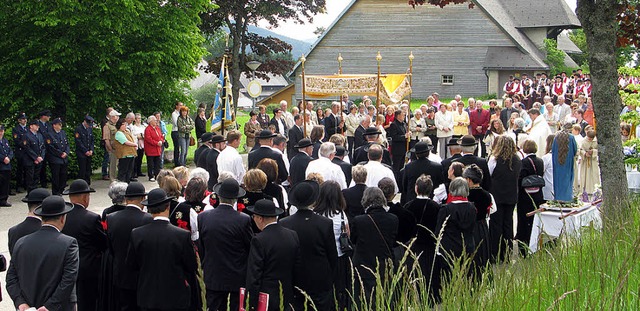 An einer der vier Altar-Stationen der Fronleichnams-Prozession im Thoma-Tal.   | Foto: Ulrike Spiegelhalter