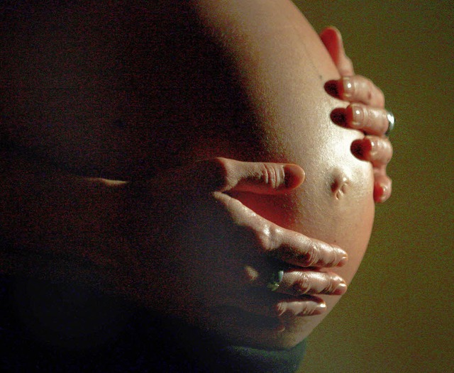 Ist das Baby gesund? Ein neuer Test k...ne das Leben des Kindes zu gefhrden.   | Foto: dpa