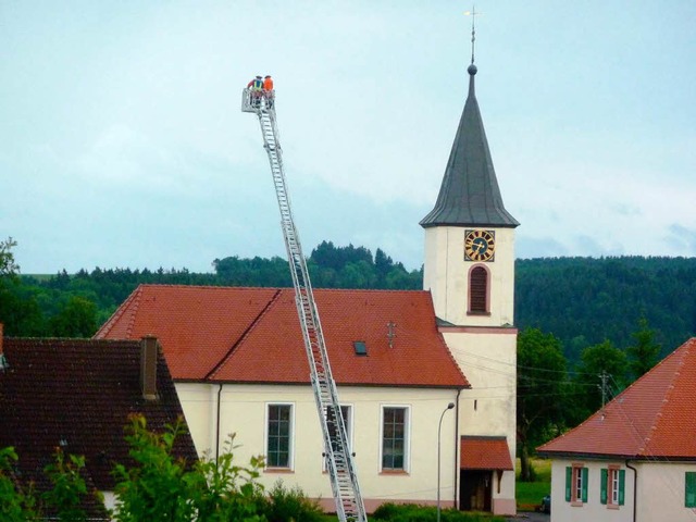 Ein Blitz ist in die alter Bachheimer Kirche eingeschlagen.  | Foto: karla scherer