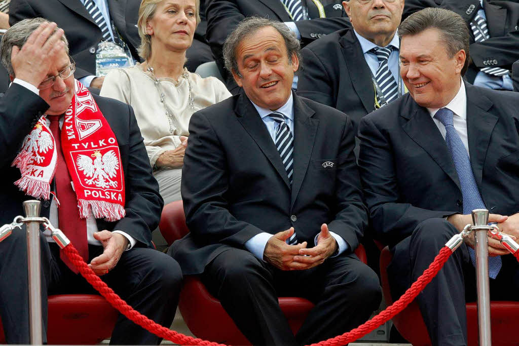 Polens Prsident Bronislaw Komorowski, UEFA-Prsident Michel Platini and der Prsident der Ukraine, Viktor Yanukovych (von links)