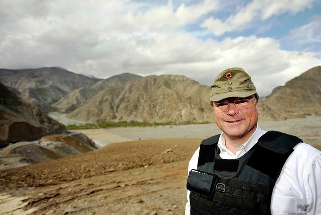 Dirk Niebel (FDP) in Faisabad in Afgha...f bereitet dem Minister nun Probleme.   | Foto: dapd