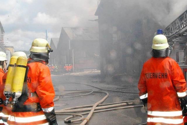 Rheinfelden: Recyclingreste gehen in Flammen auf