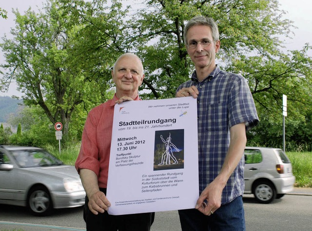 Reinhard Braun (l.) und Gemeinwesenarb... dem geplanten Baugebiet Seitenpfaden.  | Foto: ges