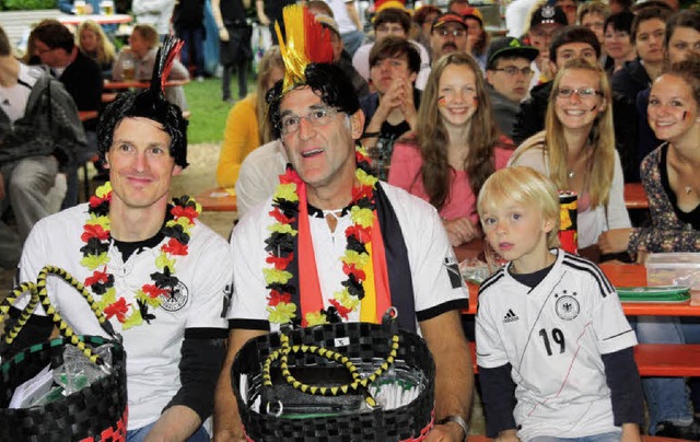 Mit schwarzrotgoldener Irokesen-Perck...Biergarten in Kirchzarten entgegen.     | Foto: Andreas Peikert