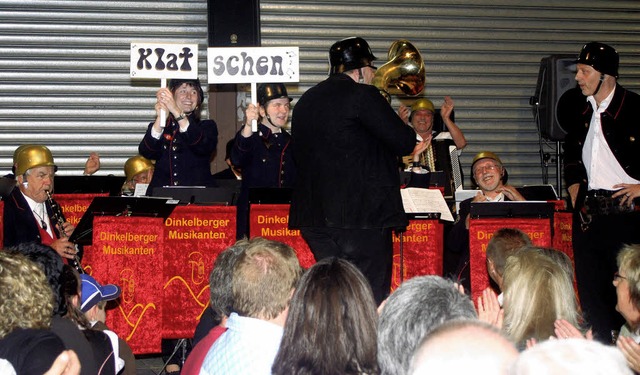 Sie machten mchtig &#8222;Alarm&#8220...lberger Musikanten in Feuerwehrmontur.  | Foto: Heiner Fabry