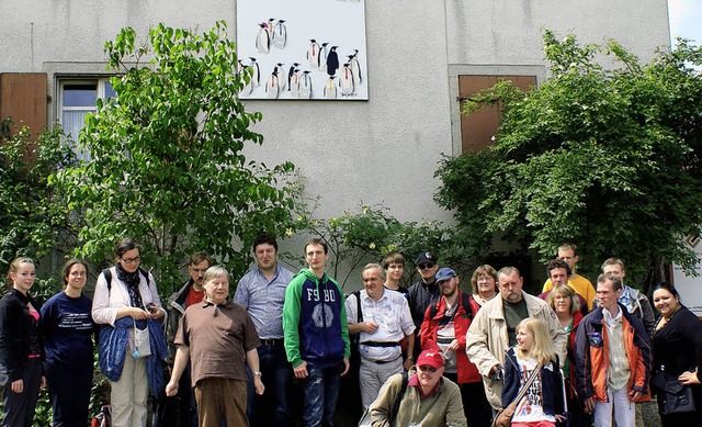 Weiler Leos besuchten mit Bewohnern de...eims die Freilichtgalerie in tlingen.  | Foto: LAUX