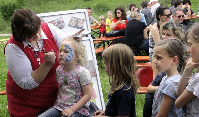 &#8222;Rock am Bruch&#8220;-Kinderprog... noch lngere gab es am Pommes-Stand.   | Foto: Fabry