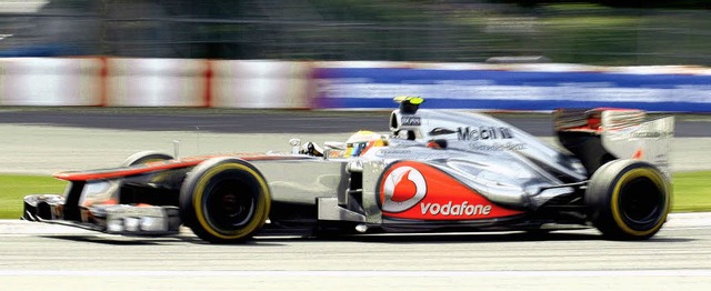 Schneller unterwegs als die Konkurrenz: Lewis Hamilton in seinem Flitzer    | Foto: dpa