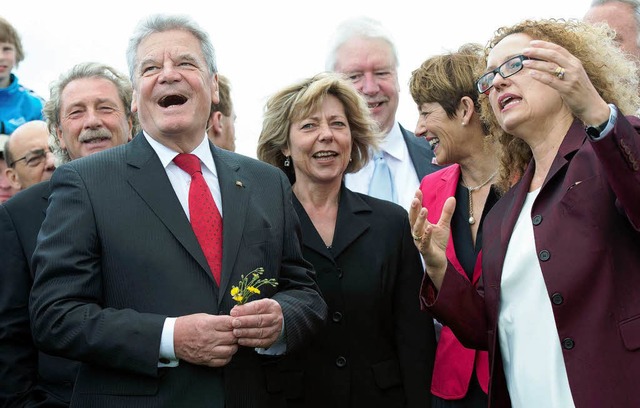 Joachim Gauck bei seinem Besuch auf der Documenta.   | Foto: DAPD