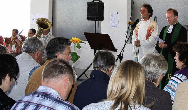 Gut besucht war der kumenische Gottesdienst am Lhlinsee.  | Foto: Franz