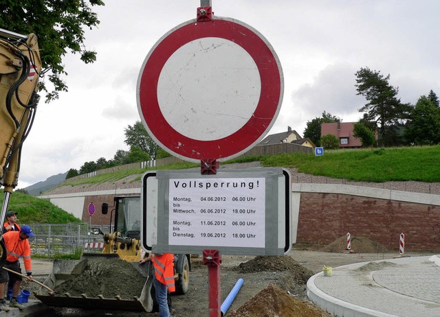 Bauarbeiten am Kreisverkehr Mitte sind wieder im Gange.  | Foto: Kurt Meier