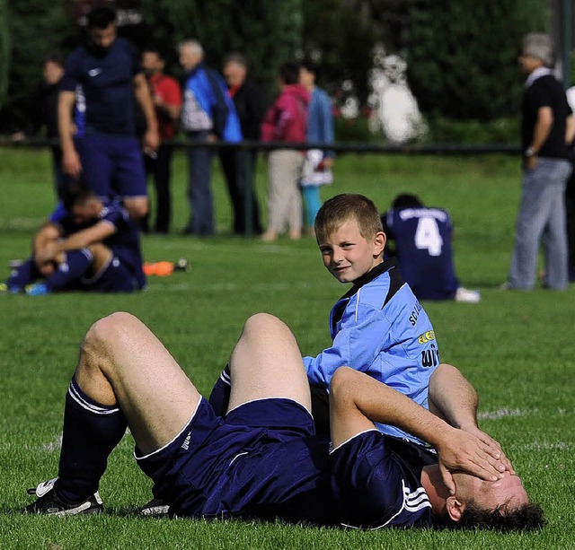 Fassungslos nach der 0:1-Niederlage in...211; der VfB Waldshut steigt wohl ab.   | Foto: schn