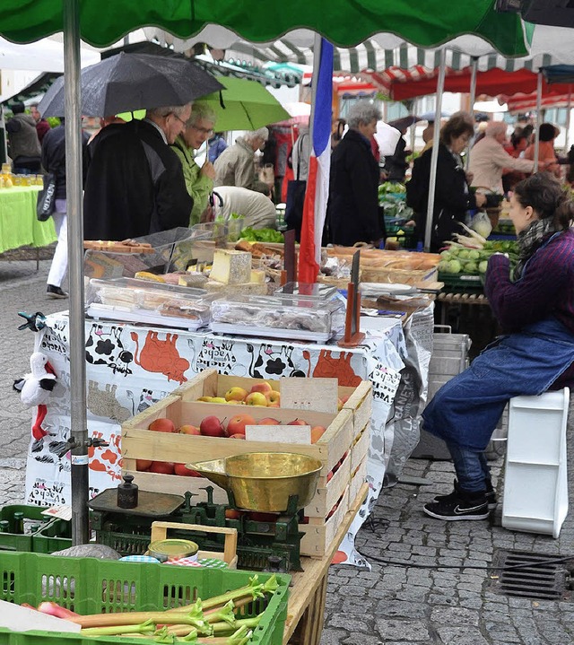 Der Wochenmarkt (hier in Stetten) ist ... regionale und saisonale Kochzutaten.   | Foto: Sabine Ehrentreich