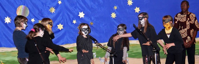 Die Schler der Angenbachtalschule Hg...moja&#8220; in der Angenbachtalhalle.   | Foto: Karlheinz Rmmele