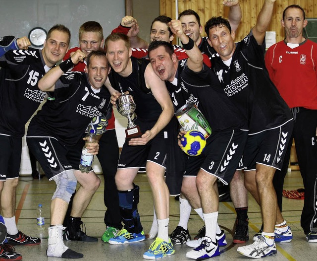 Gelungener Abschluss einer  Handballsa...alfinale gegen die DJK Bad Sckingen.   | Foto: aukthun/Schn