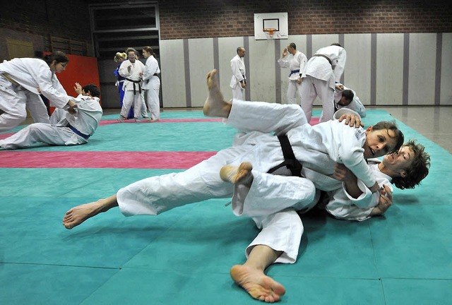 Judokas kmpfen zum Training, Schulen und Vereine ringen um Hallenzeiten.   | Foto: Archivbild: Michael Bamberger
