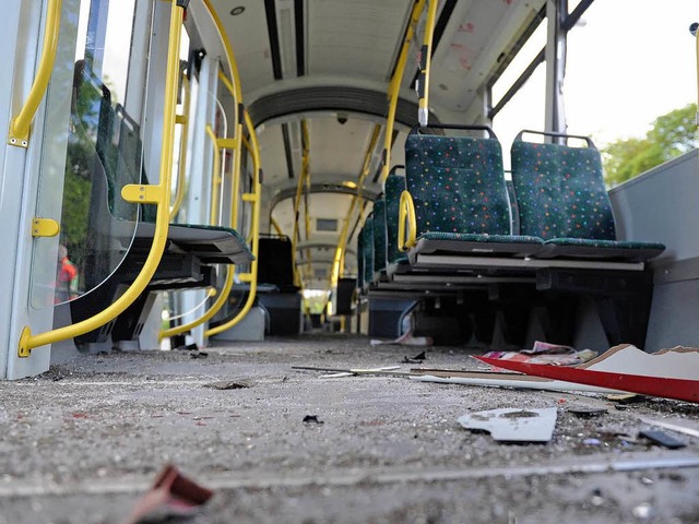 Laster rammt Augsburger Straenbahn &#8211;  48 Verletzte  | Foto: dpa