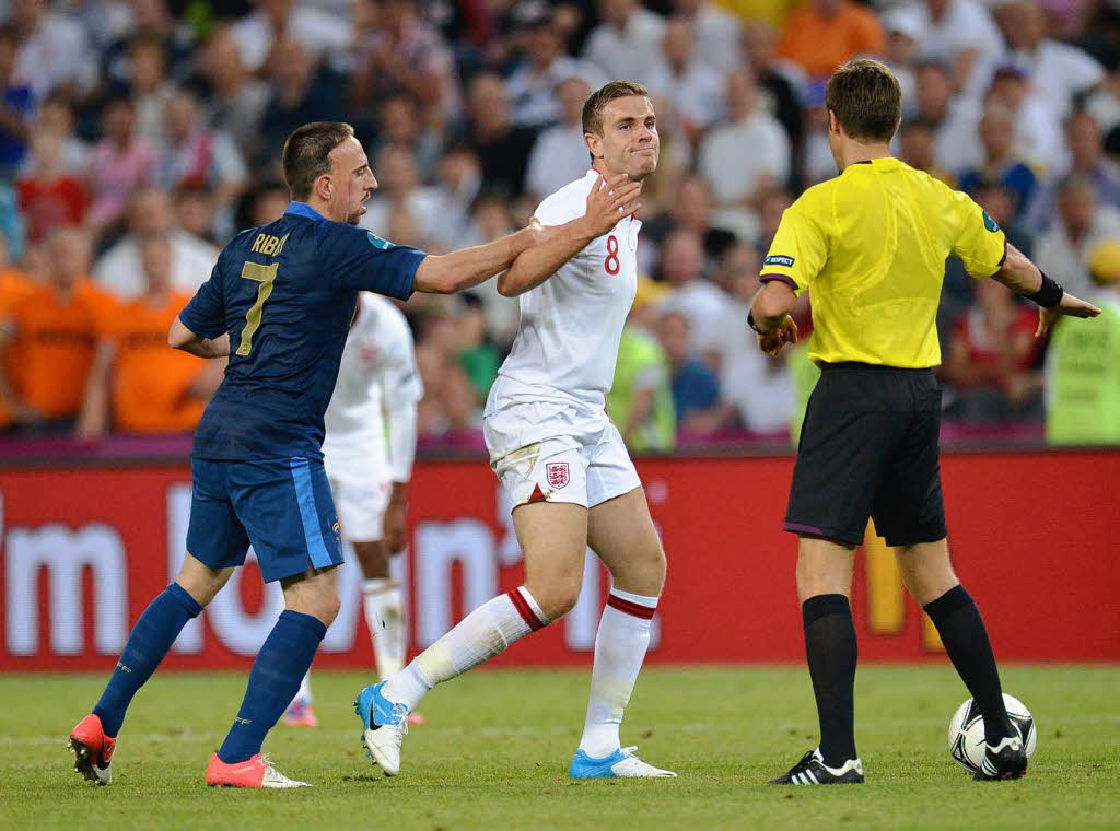 Frankreich und England trennen sich nach mauem Spiel 1:1.