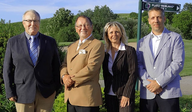 Der Forderverein steht (von links):  C...Annette Henninger und Oliver Bischoff.  | Foto: Golfclub Breisgau