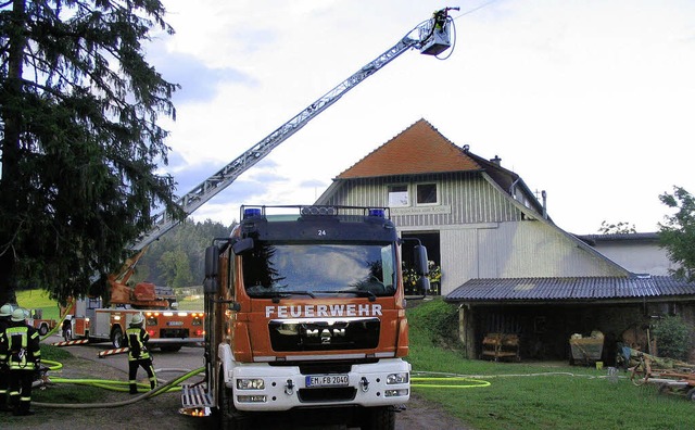 Zwei Wehren mit zwei neuen Lschfahrze...am &#8222;Kreuz&#8220; in Biederbach.   | Foto: FFW