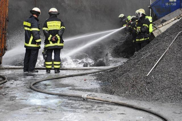Magnesiumspäne in Brand – kniffliger Einsatz für Feuerwehr