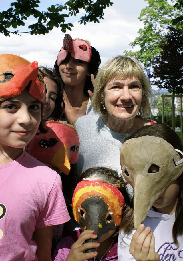 Karin Maen mit  Akteuren bei  Proben fr &#8222;Die Vgel&#8220;.   | Foto: Chris Rtschlin