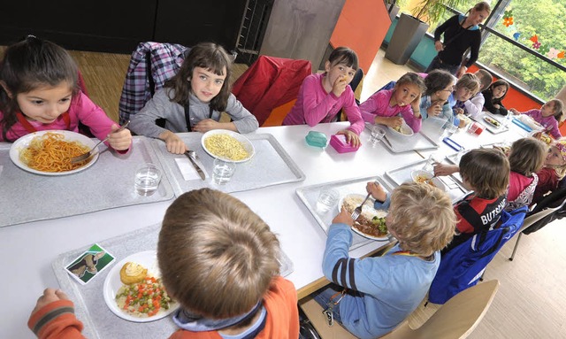 &#8230; und in der Schulmensa ein Mittagessen.   | Foto: Michael Bamberger