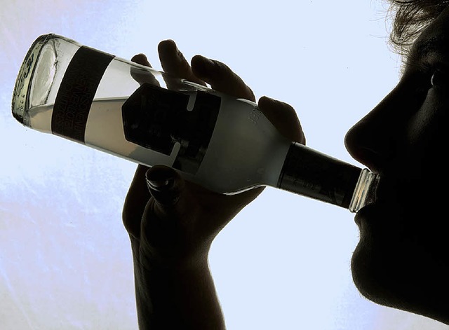 Alkohol und Jugend: Das ist und bleibt ein drngendes Thema.   | Foto: dpa