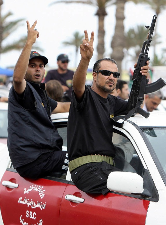 Milizionre bei einer Parade in der libyschen Hauptstadt Tripolis   | Foto: dpa