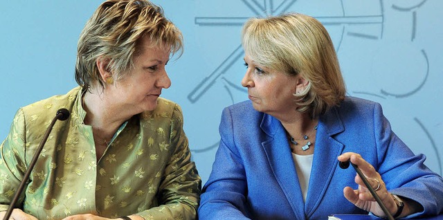 Es waren keine einfachen Koalitionsver...ne, links) und Hannelore Kraft (SPD).   | Foto: dpa