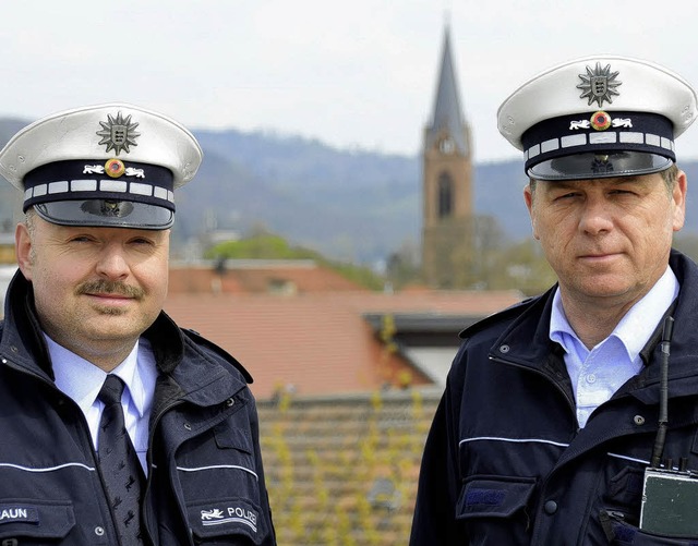 Das Revier  im Blick: Die Polizeibeamt...eas Siedler ber den Dchern von Lahr   | Foto: Jens Klein