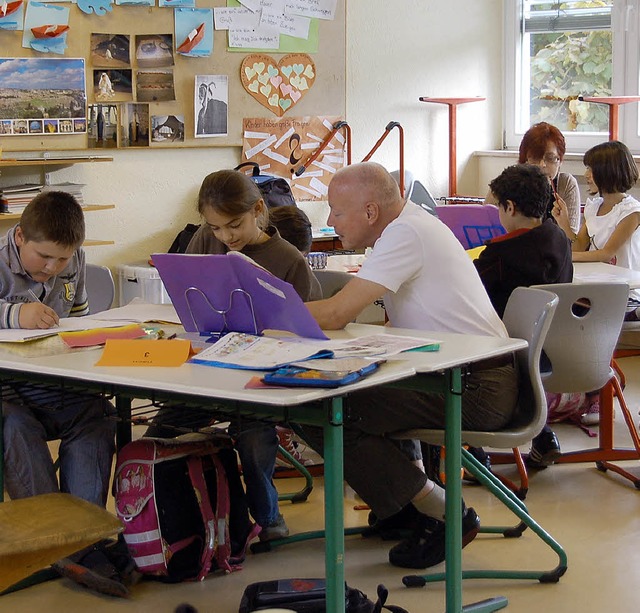 Auch  Hausaufgabenbetreuung &#8211; wi...en  sozialen Zusammenhalt an Schulen.   | Foto: Archivbild: Julia Heinrich