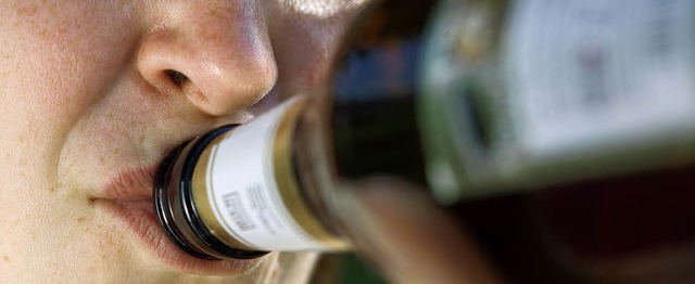 Trotz aller Prvention und Aufklrung:... trinken Jugendliche zu viel Alkohol.   | Foto: dpa