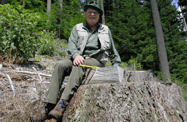 Hans-Peter Stoll ist stolz aufs Drilli...hrigen Waldgeschichte mit zu drehen.   | Foto: Model