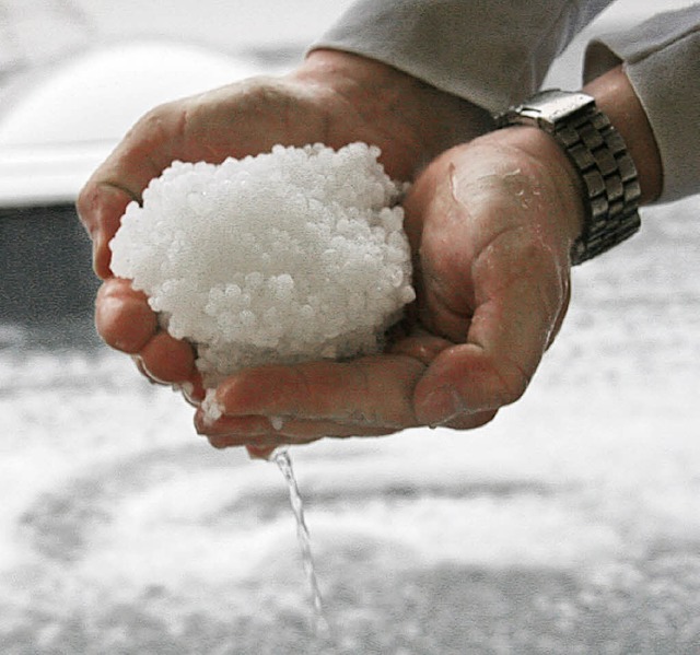 Schneewei war es gestern nach  Hagel-Attacken.   | Foto: Jung-Knoblich