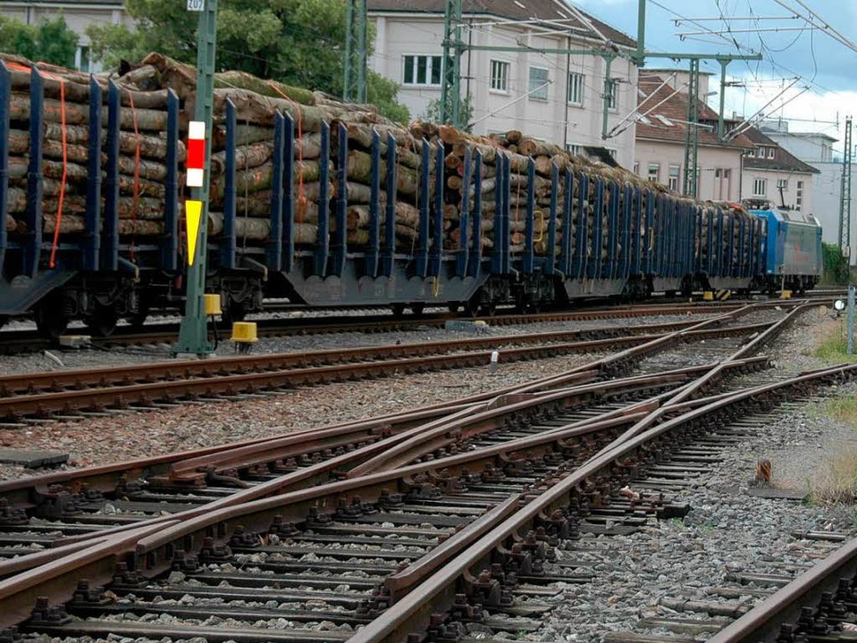 Holz auf Zügen verlässt jede Woche den... Ziel Österreich auf die Strecke ging.  | Foto: . Nikolaus Trenz