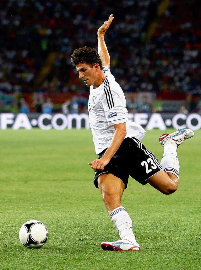 Hat es im Spiel gegen die Niederlande seinen Kritikern gezeigt: Mario Gomez.  | Foto: dpa