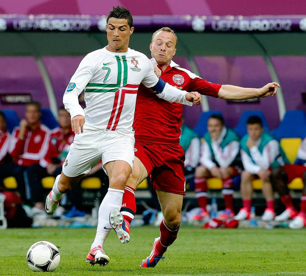 Dnemark und Portugal gingen personell unverndert in das brisante Duell. Der frhere Nrnberger Lars Jacobsen bekam es auf seiner rechten Seite mit Starkicker Cristiano Ronaldo zu tun.