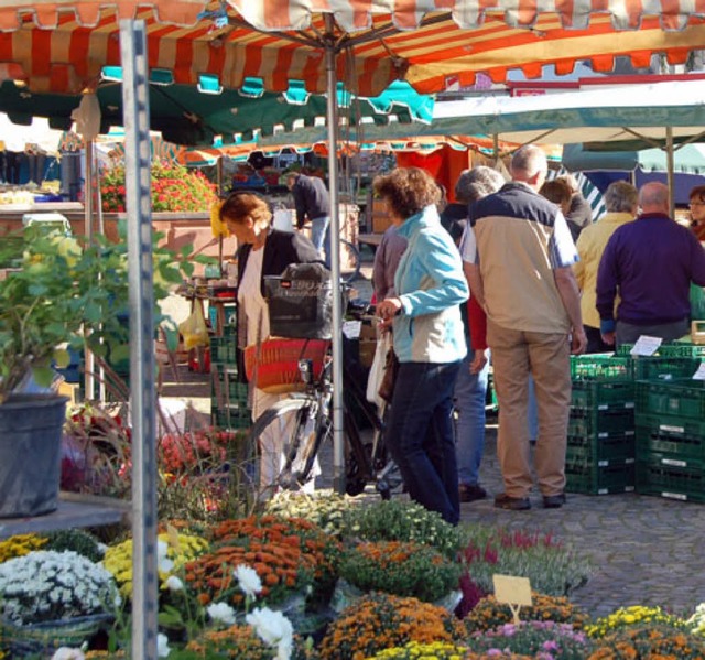Wochenmrkte (hier Emmendingen) bringen Farbe und Leben in die Stadt.   | Foto: Hans-Jrgen Trul